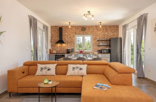 Bila Vlaka House | Wonderful private villa for 6 guests with private pool, A/C, WIFI, TV, terrace and pets allowed