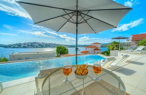 Rogoznica Villa | Wonderful private villa for 10 guests with WIFI, A/C, private pool, TV and terrace