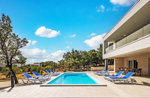 Maslenica Villa | Wonderful private villa for 8 people with A/C, WIFI, private pool, TV and terrace