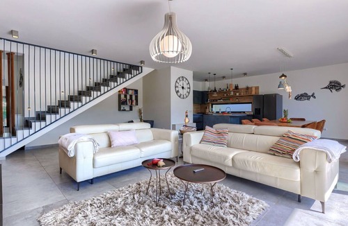 Novigrad Villa | Wonderful private villa with WIFI, A/C, hot tub, private pool, TV, terrace and pets allowed