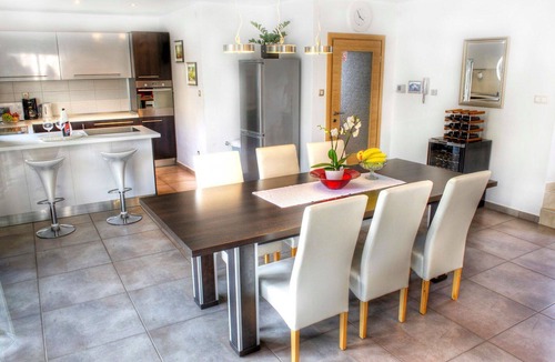 Pobri House | Wonderful villa for 10 guests with A/C, WIFI, hot tub, private pool, TV and patio