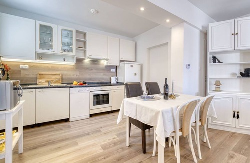 Ika House | Wonderful villa for 10 people with WIFI, A/C, TV and terrace