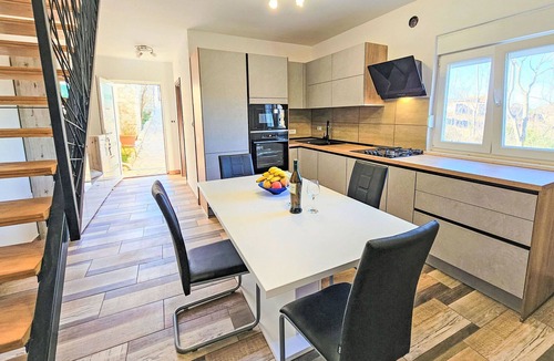 Skradin House | Wonderful villa for 5 guests with WIFI, private pool, A/C, TV and terrace
