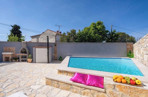 Butkovici House | Wonderful villa for 5 guests with A/C, WIFI, private pool, TV, terrace and pets allowed