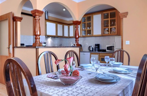 Rakotule House | Wonderful villa for 5 people with A/C, WIFI, private pool, TV, terrace and pets allowed