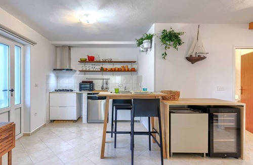 Rabac House | Wonderful villa for 6 people with WIFI, A/C, private pool, TV, terrace and pets allowed