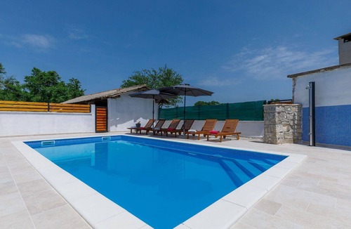 Muzini House | Wonderful villa for 6 people with WIFI, A/C, private pool, TV and terrace