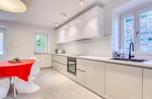 Mali Losinj House | Wonderful villa for 6 people with A/C, WIFI, TV and terrace
