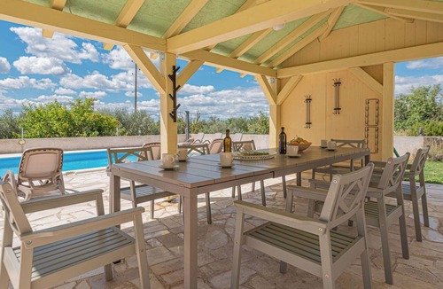 Oklaj House | Wonderful villa for 8 people with private pool, A/C, WIFI, TV and patio