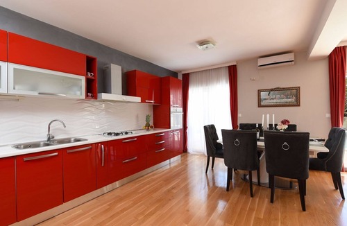 Zadar House | Wonderful villa for 8 people with A/C, private pool, WIFI, TV, terrace and pets allowed