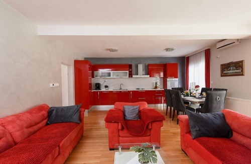 Zadar House | Wonderful villa for 8 people with A/C, private pool, WIFI, TV, terrace and pets allowed