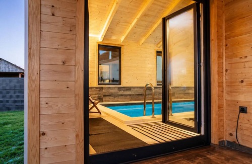 Vrbovec House | Wooden holiday home with a heated indoor saltwater pool near Vrbovec
