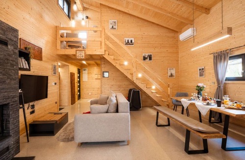Vrbovec House | Wooden holiday home with a heated indoor saltwater pool near Vrbovec
