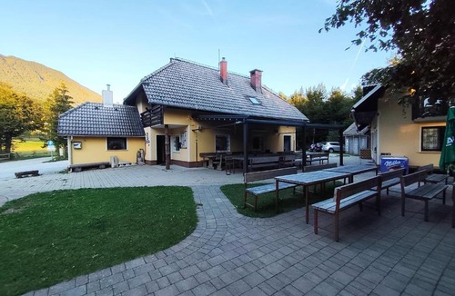 Trzic Bed & Breakfast | Zavetišče v Gozdu