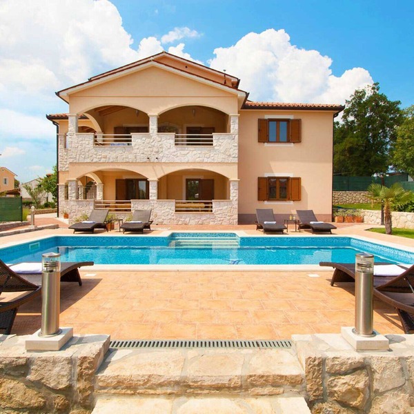 Beautiful modern villa in a small village near the sea in Trget