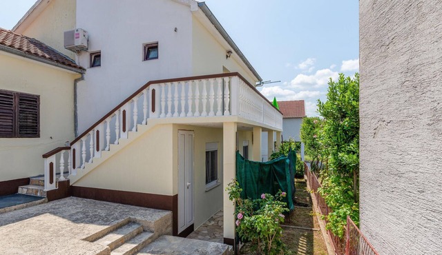 1 bedroom beautiful apartment in Karin Gornji