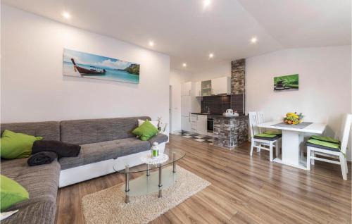 1 Bedroom Beautiful Apartment In Pavicini