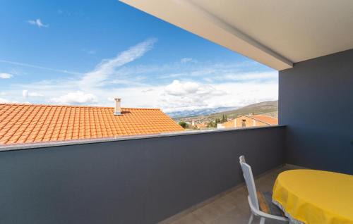 1 Bedroom Cozy Apartment In Gornji Karin