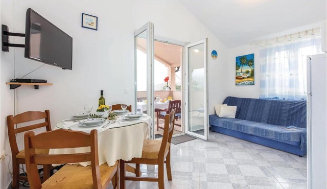 1 Bedroom Cozy Apartment In Bakarac