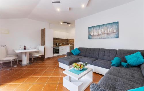 1 Bedroom Nice Apartment In Pavicini