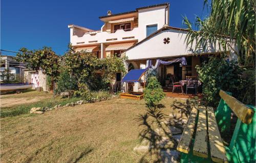 1 Bedroom Stunning Apartment In Dinjiska