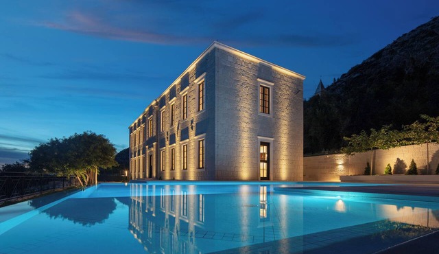 19th Century Historic School with Spa & Infinity Pool in Podstrana
