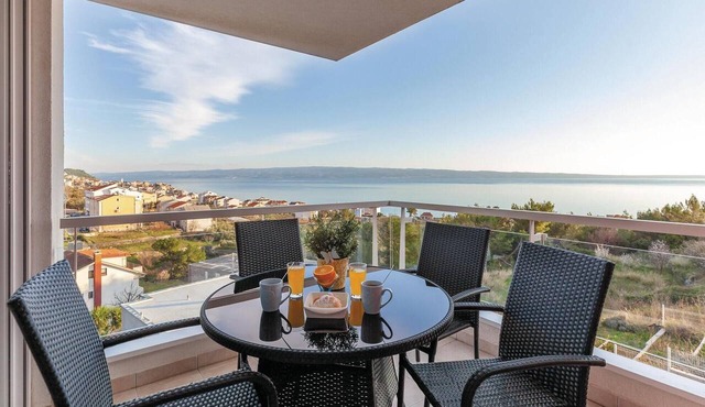 2 bedroom awesome apartment in Podstrana