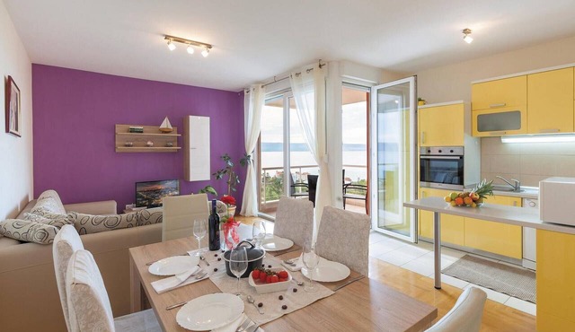 2 bedroom awesome apartment in Podstrana in Podstrana