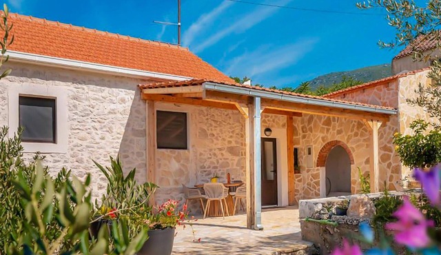 2 bedroom awesome home in Desne