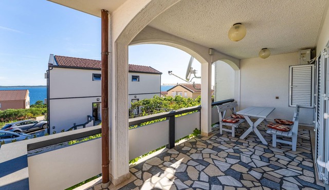 2 bedroom beach front apartment in Rtina in Rtina