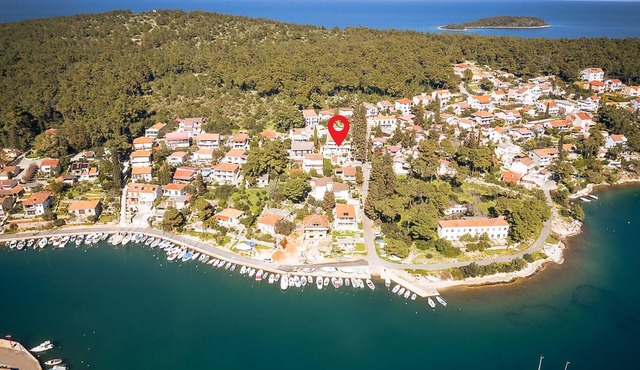 2 bedroom beautiful apartment in Vrboska in Vrboska