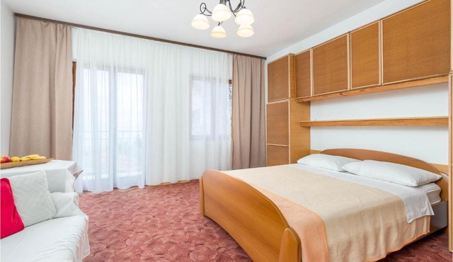 2 Bedroom Cozy Apartment In Lovran