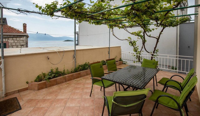 2 bedroom gorgeous home in Blace in Blace