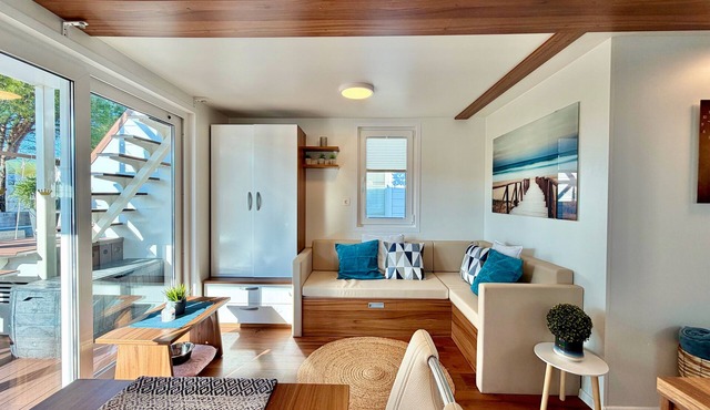 2 Bedroom Houseboat with sea-view, sundeck & jacuzzi in Portorož