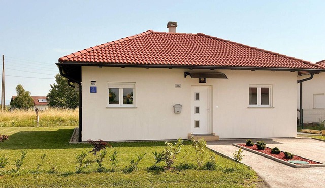 2 bedroom lovely home in Oroslavje