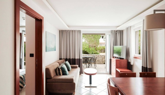 3 * apartments/5pax.