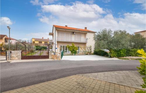 3 Bedroom Awesome Apartment In Fazana in Fažana