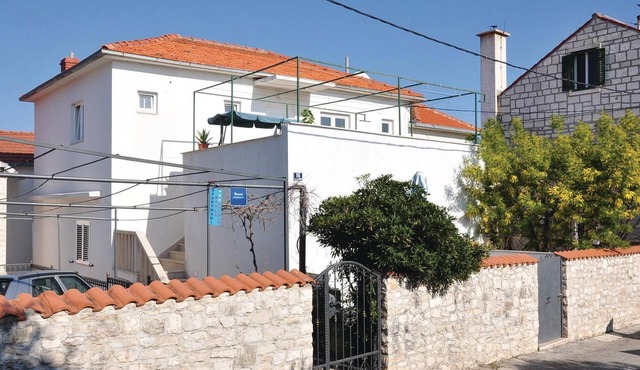 3 bedroom beach front apartment in Supetar
