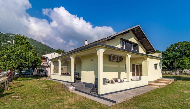 3 bedroom beautiful apartment in Susanj
