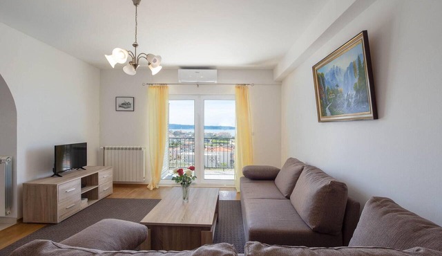 3 bedroom cozy apartment in Podstrana