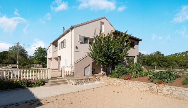 3 bedroom lovely apartment in Radasinovci