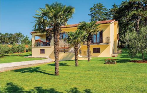 3 Bedroom Lovely Apartment In Nedescina