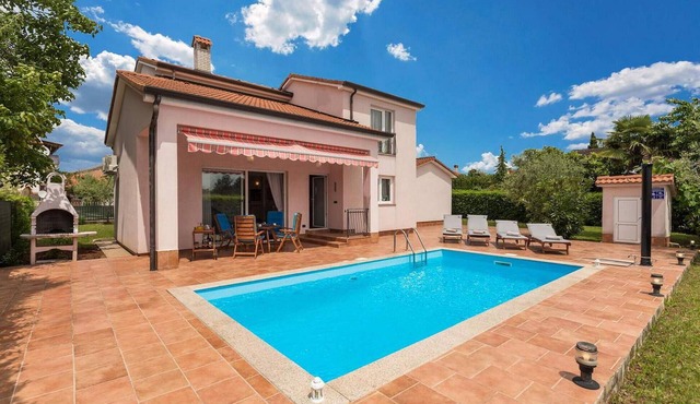 3 bedroom lovely home in Porec
