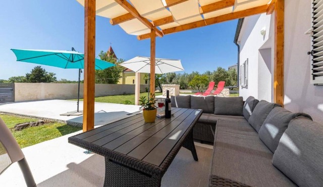 3 bedroom luxurious home in Nin