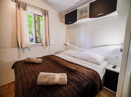 3 Bedroom Mobile Home with Lake View in Mostec