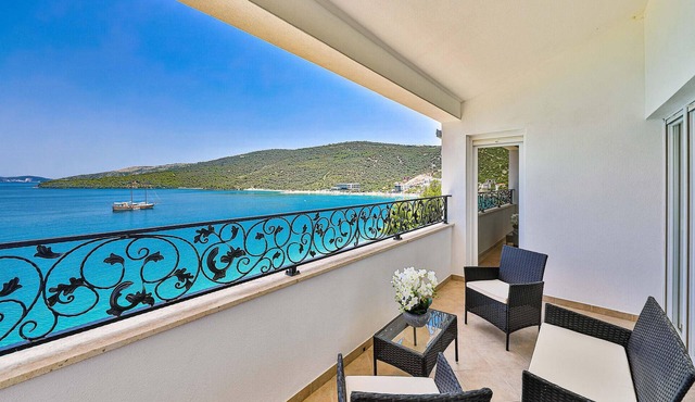 3 bedroom nice apartment in Marina