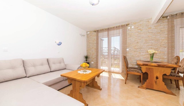 3 bedroom stunning apartment in Kastel Gomilica