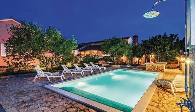 4 bedroom accommodation in Murvica