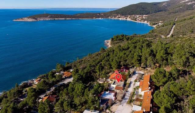 4 bedroom pet friendly home in Miholascica
