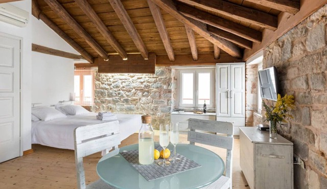 4 stars Stone Walls' - Sunny, cozy Studio right in the centre of Split